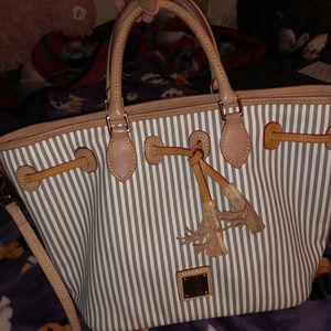 Dooney & Bourke rare shoulder bag! Good condition